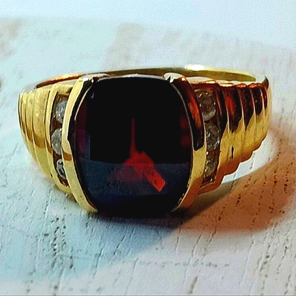 14KYG Diamond Garnet Checkerboard Cut Ring....